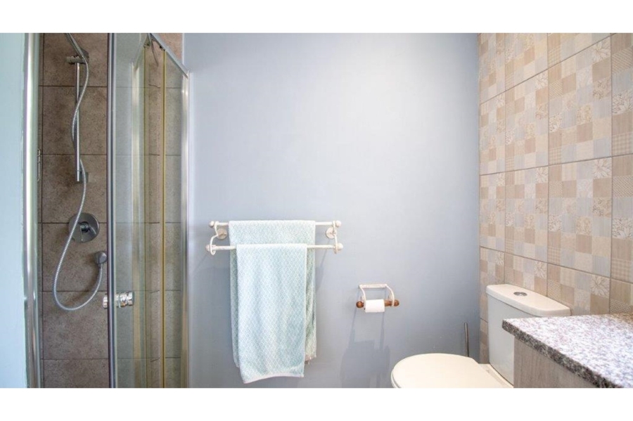 6 Bedroom Property for Sale in Lovemore Park Eastern Cape
